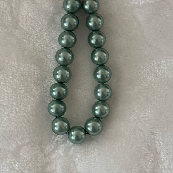 Red Balloon Dog Keychain With Green Faux Pearls & Eiffel Tower Charm - NWT - Picture 4 of 7